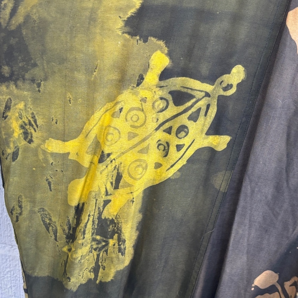 Abstract Patterned Turtle Giraffe Button-Up Overs… - image 2